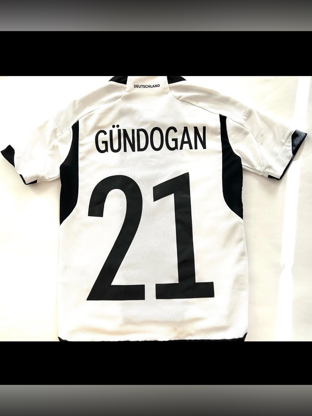 Adidas Kids Germany 2022 World Cup home jersey
Gundogan 21 . Boy Size 9-10 - Picture 2 of 4